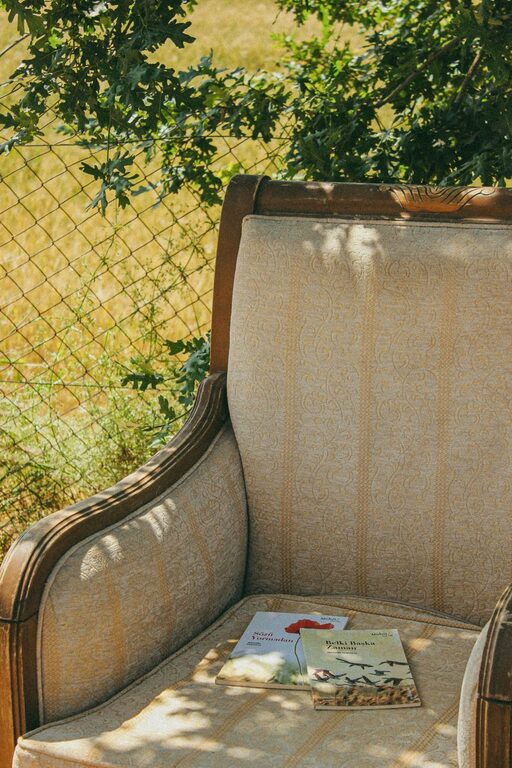 Tips for Creating a Relaxing Outdoor Reading Nook in Your Backyard